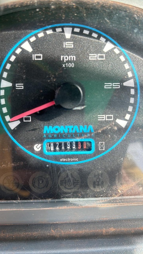 PULVERIZADOR MARCA MONTANA MODELO BOXER 2000 LITROS ANO 2010