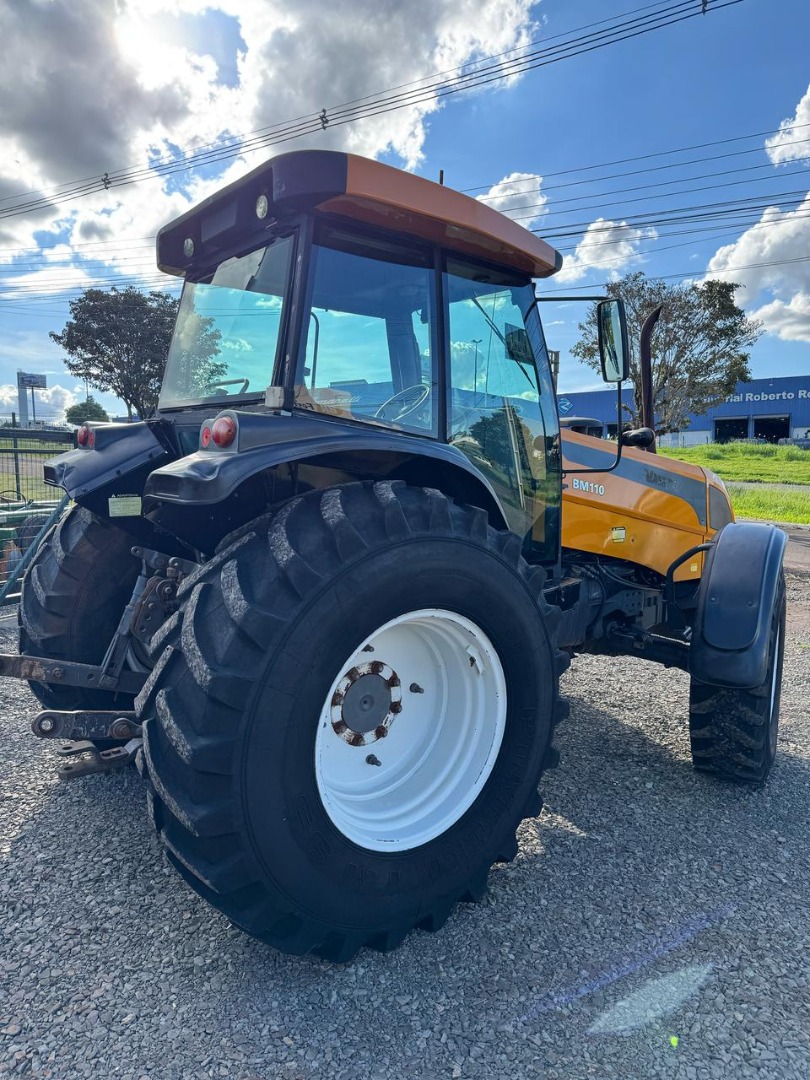 TRATOR VALTRA MODELO BM 110 ANO 2012 COM CABINE TECNO JET.