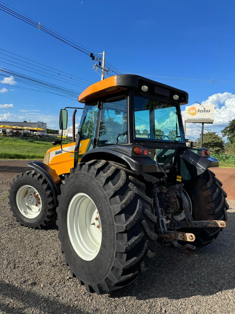 TRATOR VALTRA MODELO BM 110 ANO 2012 COM CABINE TECNO JET.