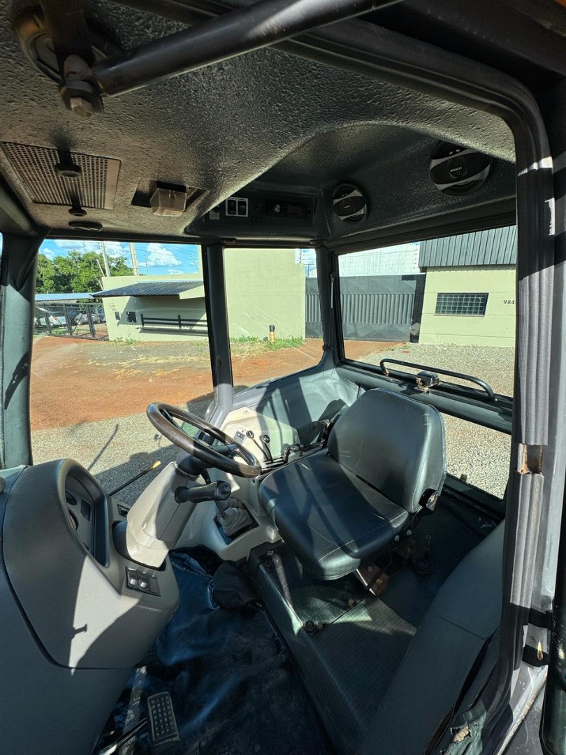 TRATOR VALTRA MODELO BM 110 ANO 2012 COM CABINE TECNO JET.
