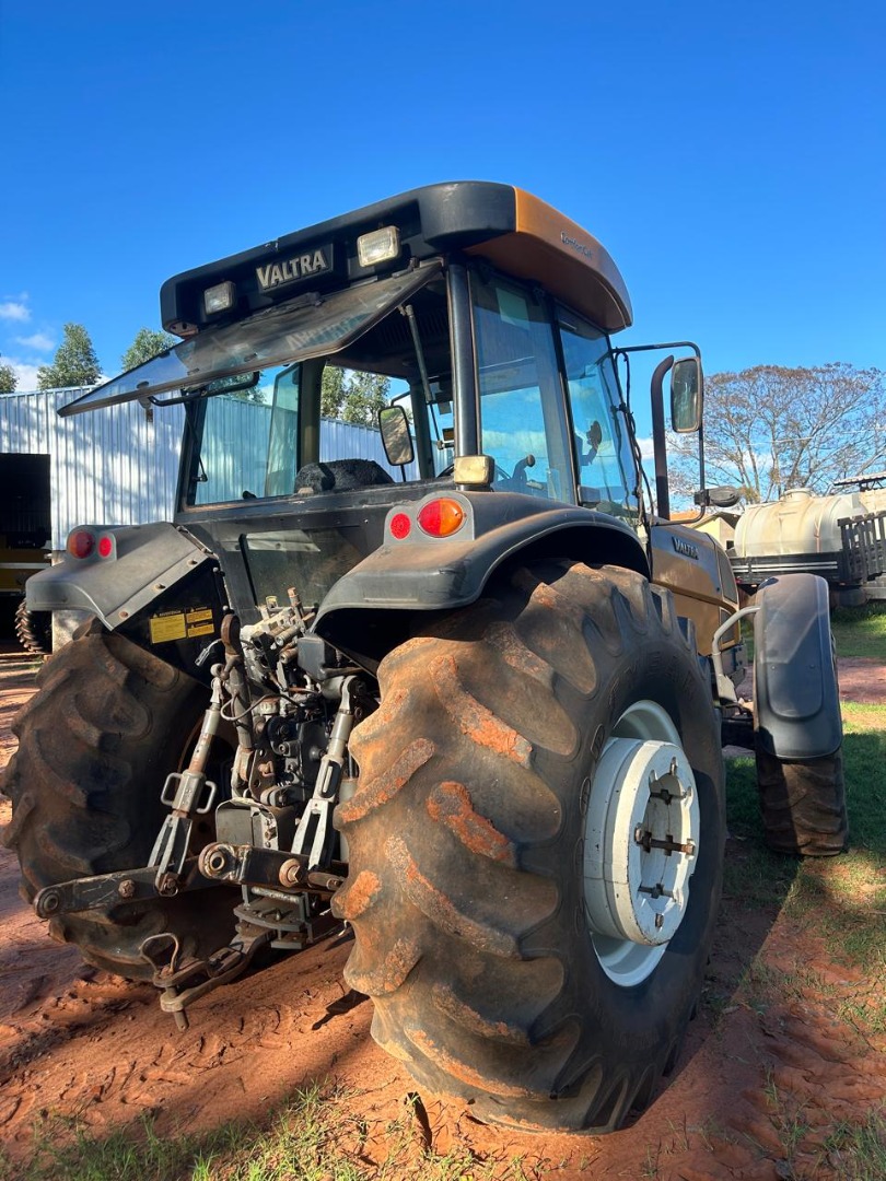TRATOR VALTRA MODELO BM 125i COM CABINE ORIGINAL, ANO 2011
