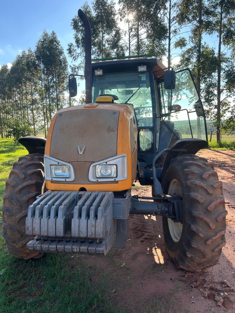 TRATOR VALTRA MODELO BM 125i COM CABINE ORIGINAL, ANO 2011
