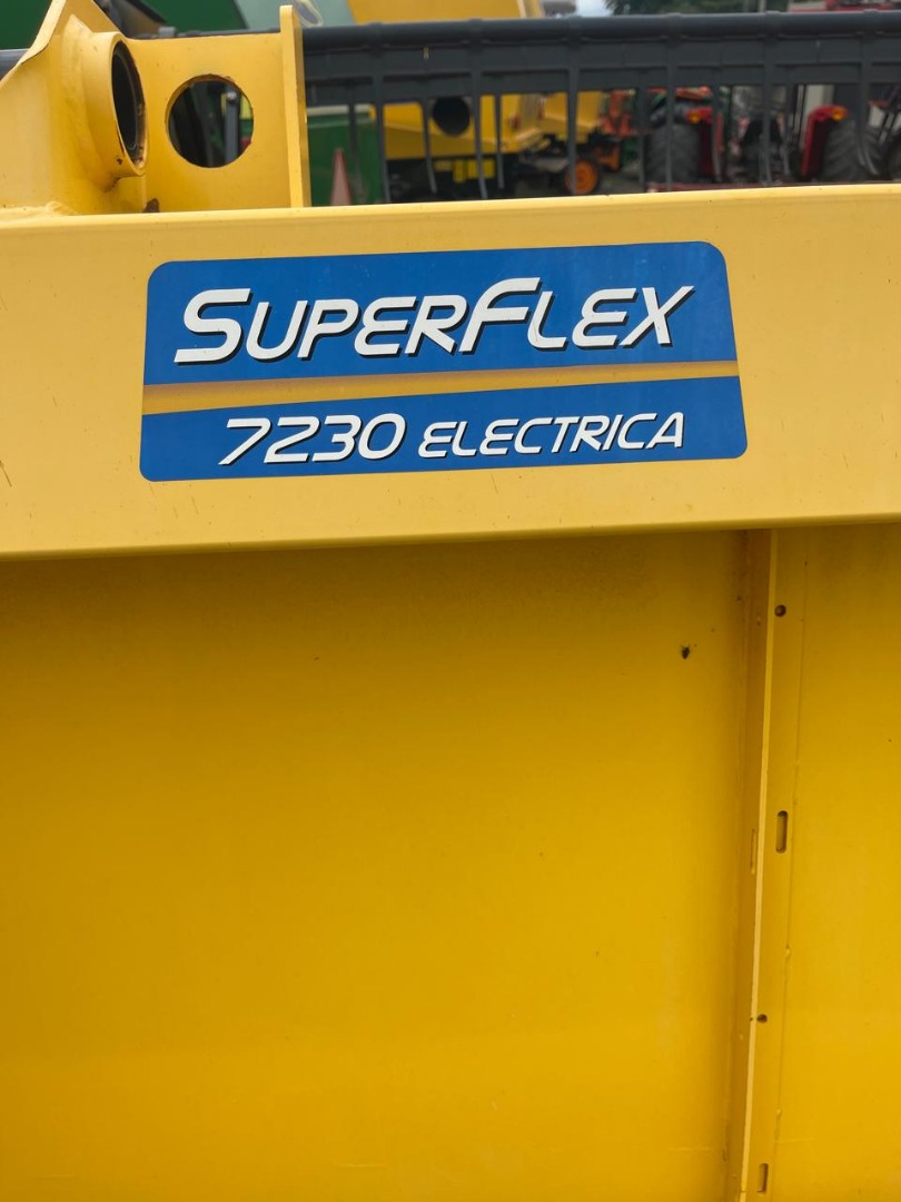  Colheitadeira New Holland TC 5.90