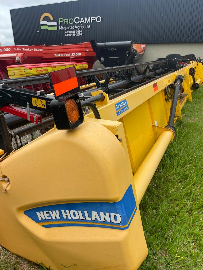  Colheitadeira New Holland TC 5.90