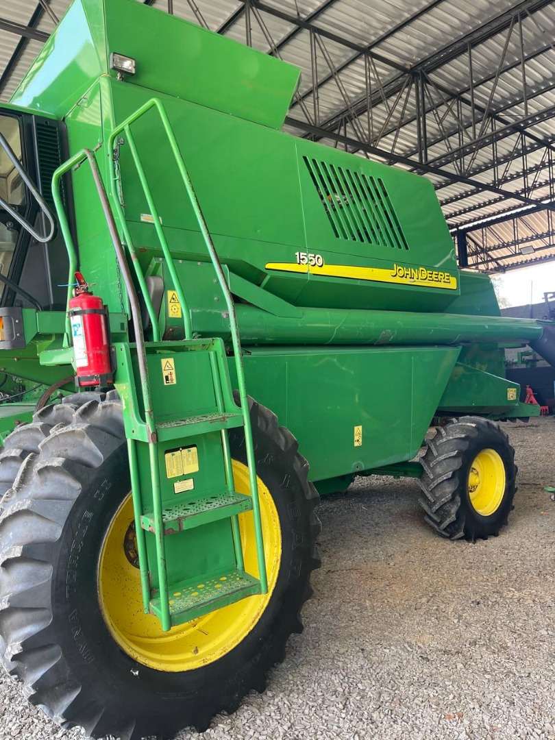 COLHEITADEIRA JOHN DEERE 1550 FILIPADA 25 PÉS ANO 2007