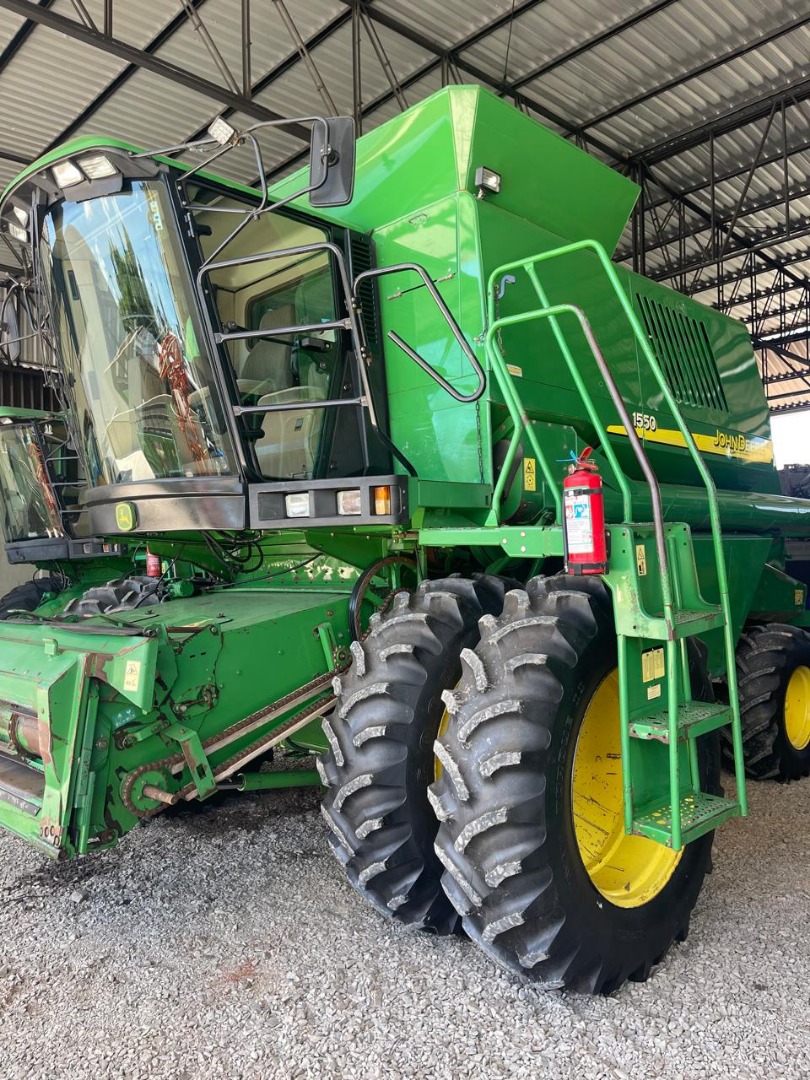 COLHEITADEIRA JOHN DEERE 1550 FILIPADA 25 PÉS ANO 2007