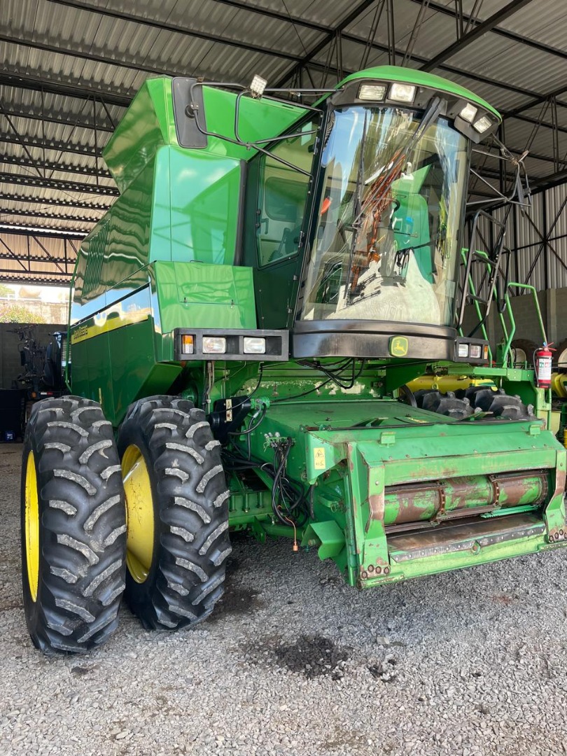 COLHEITADEIRA JOHN DEERE 1550 FILIPADA 25 PÉS ANO 2007