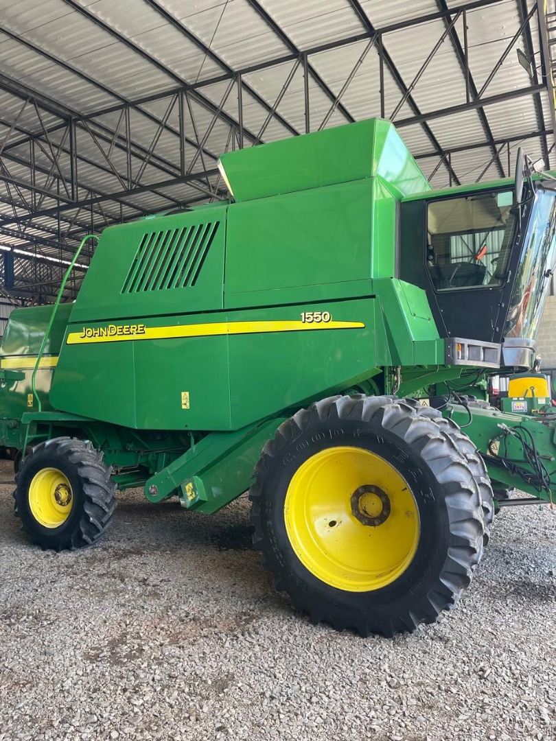 COLHEITADEIRA JOHN DEERE 1550 FILIPADA 25 PÉS ANO 2007