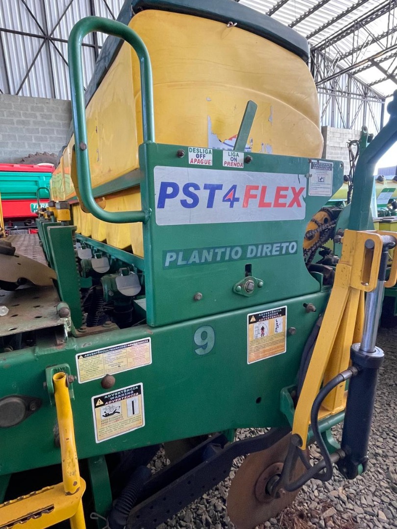 PLANTADEIRA TATU PST4 9 X 45 2014 COM DISTRIBUIDOR DE INOCULANTES