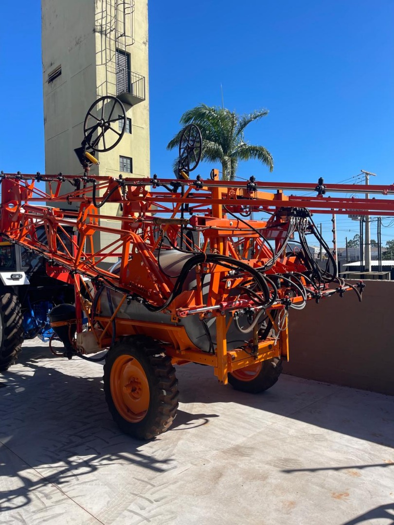 PULVERIZADOR JACTO COLUMBIA CROSS 2000 LITROS COM KIT ALLIKON HIDRÁULICO