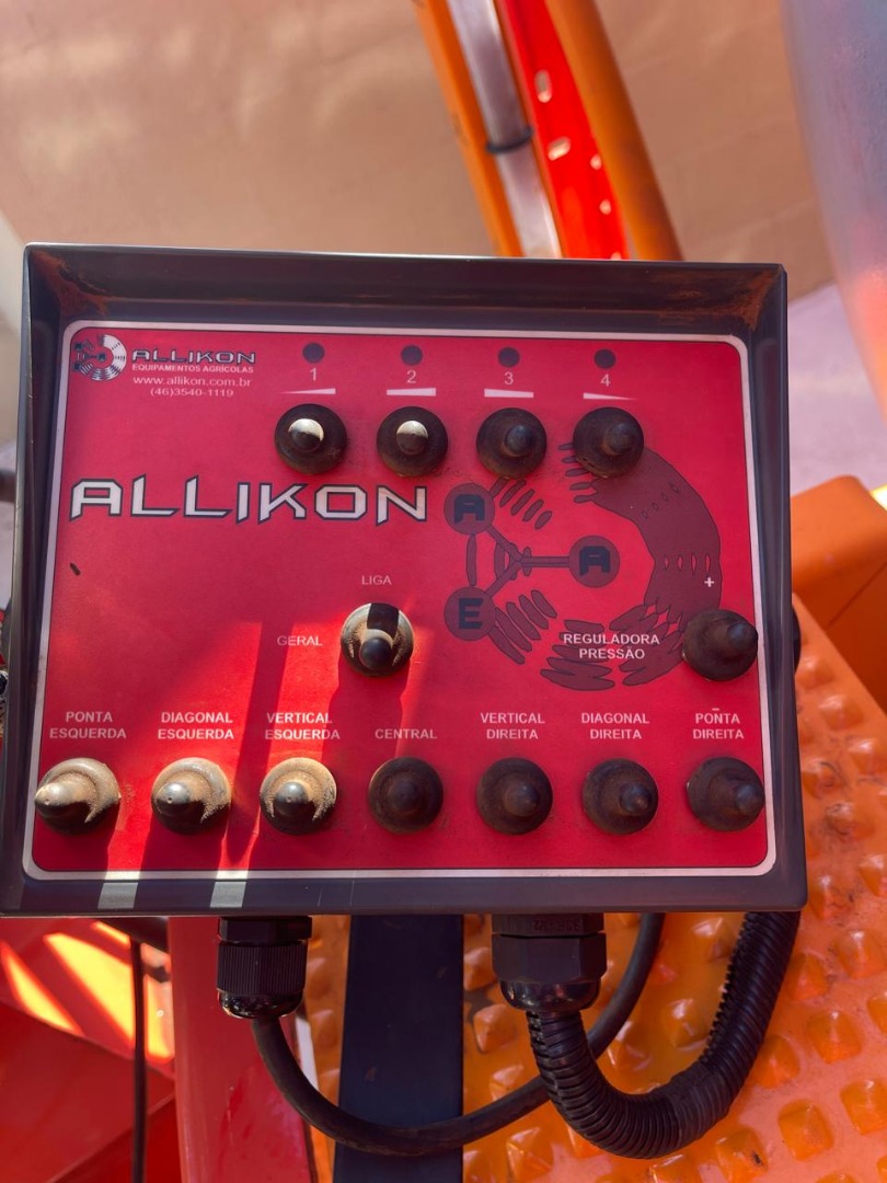 PULVERIZADOR JACTO COLUMBIA CROSS 2000 LITROS COM KIT ALLIKON HIDRÁULICO