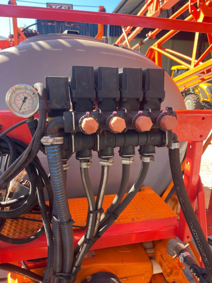 PULVERIZADOR JACTO COLUMBIA CROSS 2000 LITROS COM KIT ALLIKON HIDRÁULICO