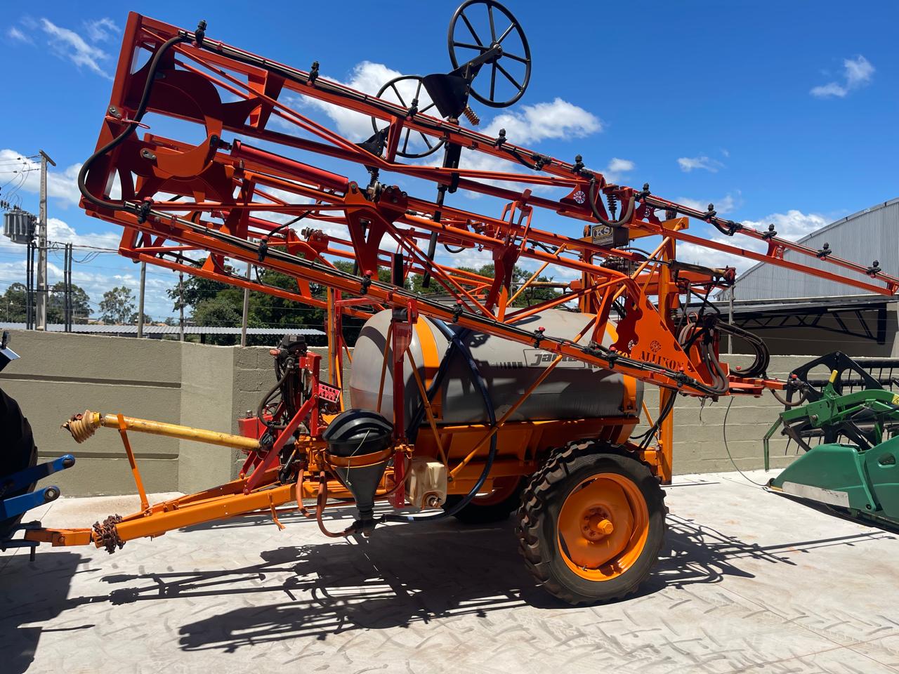 PULVERIZADOR JACTO COLUMBIA CROSS 2000 LITROS COM KIT ALLIKON HIDRÁULICO
