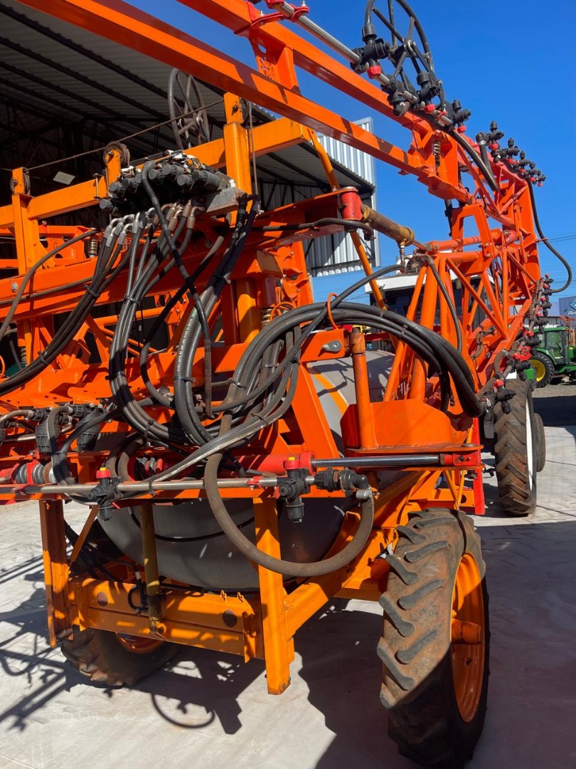 PULVERIZADOR JACTO COLUMBIA CROSS 2000 LITROS COM KIT ALLIKON HIDRÁULICO
