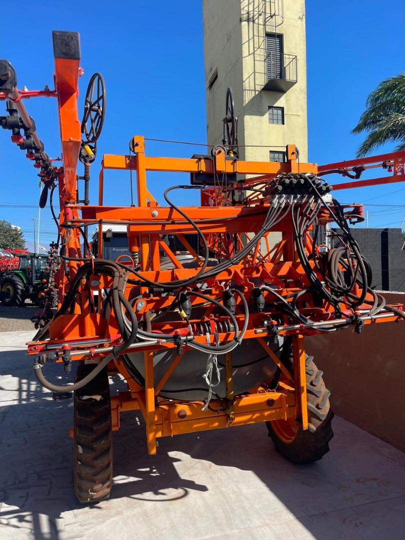 PULVERIZADOR JACTO COLUMBIA CROSS 2000 LITROS COM KIT ALLIKON HIDRÁULICO