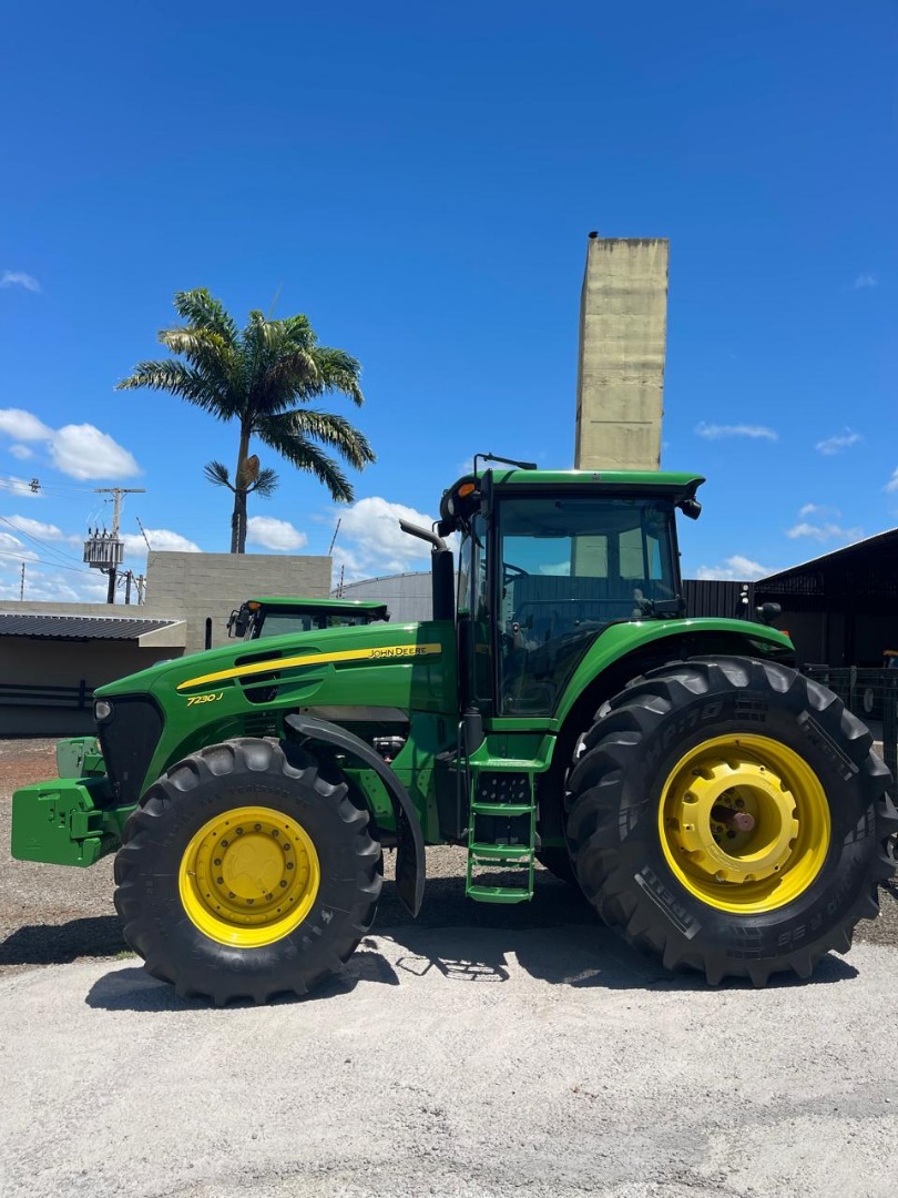 TRATOR JOHN DEERE 7230J 