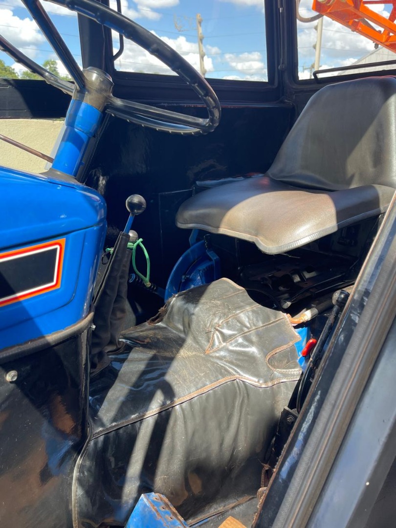 TRATOR FORD 6610 4X2 ANO 1988 COM CABINE 