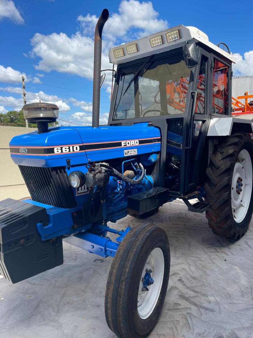 TRATOR FORD 6610 4X2 ANO 1988 COM CABINE 