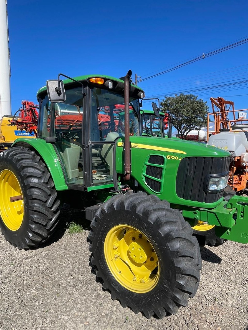 TRATOR JOHN DEERE 6100J 2021