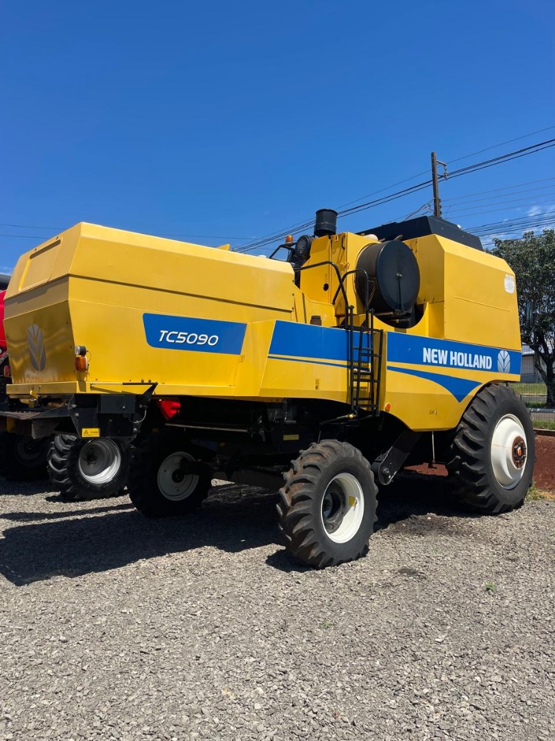 COLHEITADEIRA NEW HOLLAND TC 5090 ANO 2016 25 PÉS CARACOL