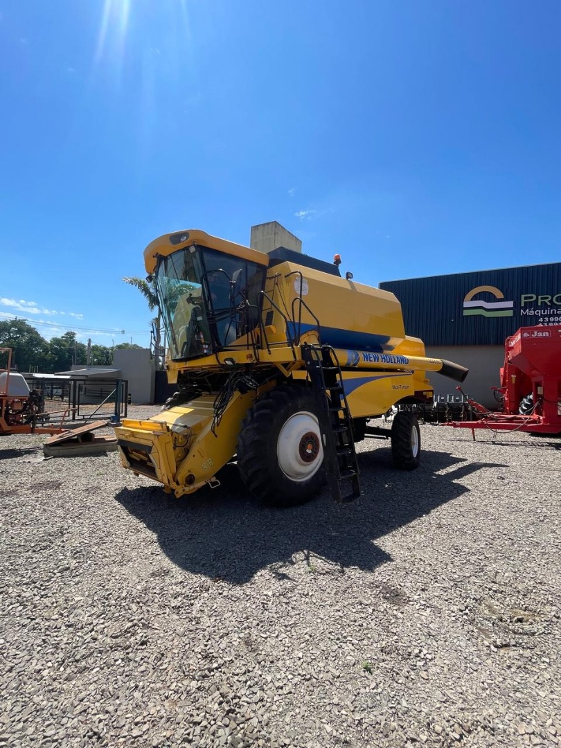 COLHEITADEIRA NEW HOLLAND TC 5090 ANO 2016 25 PÉS CARACOL