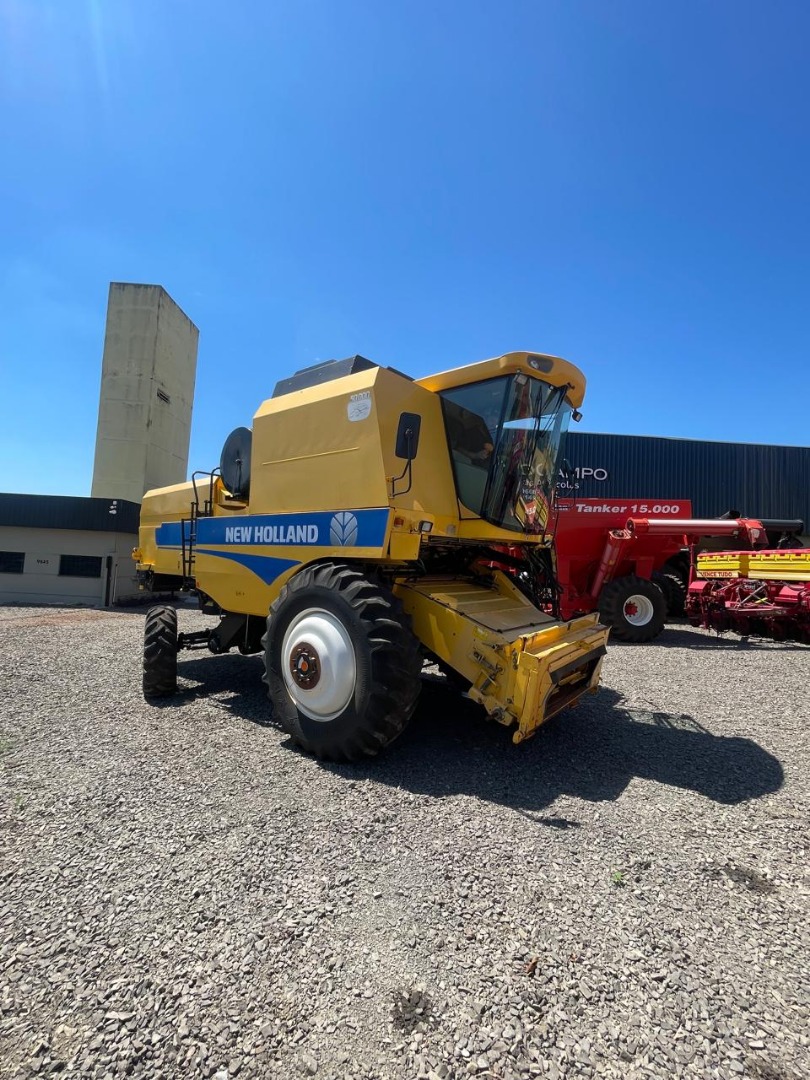 COLHEITADEIRA NEW HOLLAND TC 5090 ANO 2016 25 PÉS CARACOL