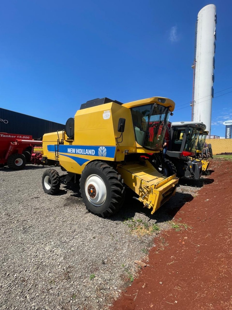 COLHEITADEIRA NEW HOLLAND TC 5090 ANO 2016 25 PÉS CARACOL
