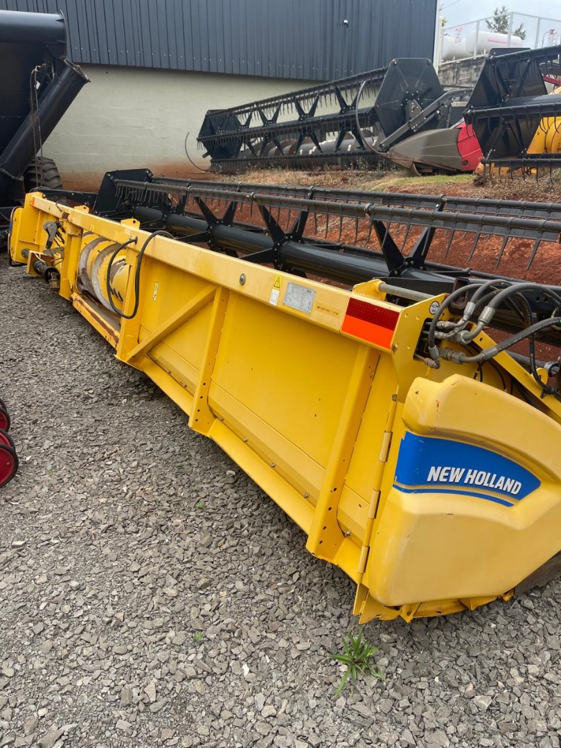 COLHEITADEIRA NEW HOLLAND TC 5090 ANO 2016 25 PÉS CARACOL