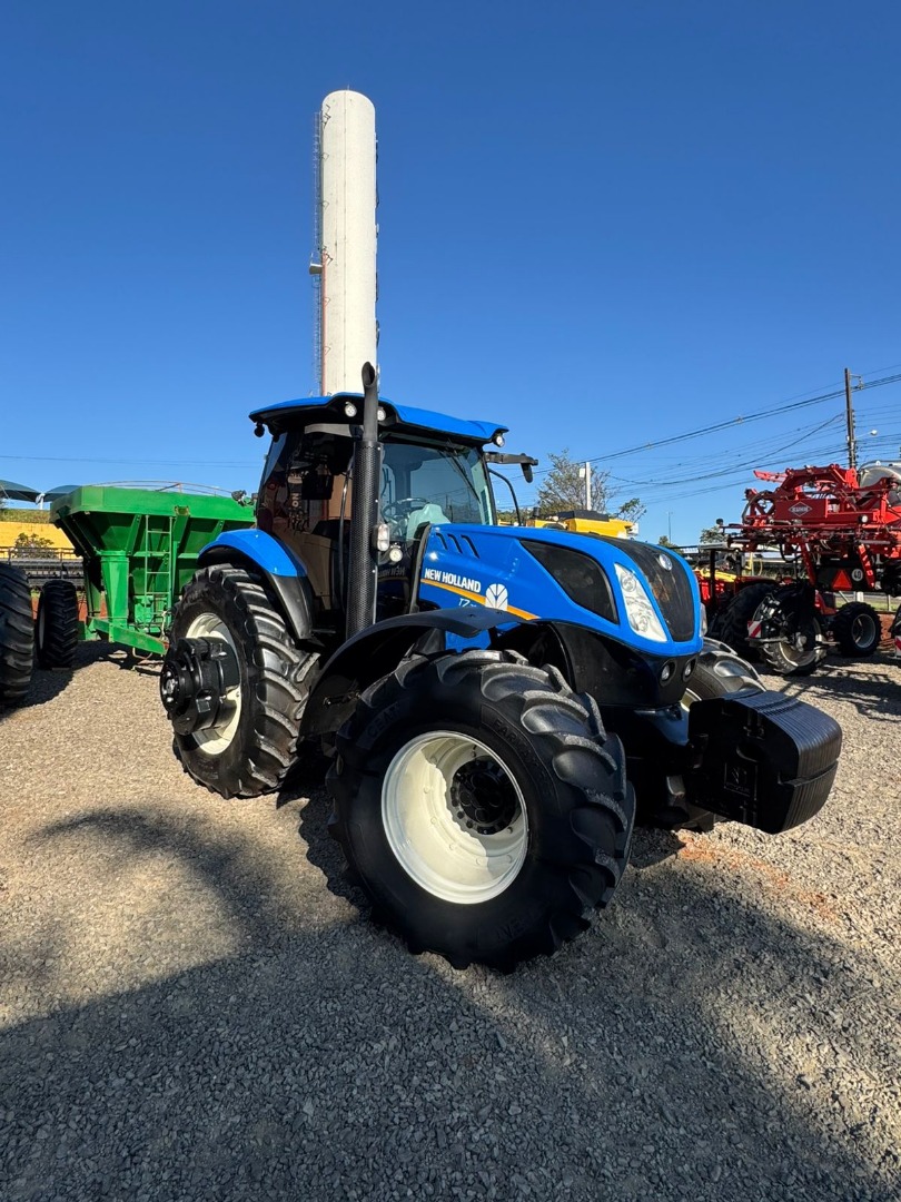 TRATOR NEW HOLLAND T7 260