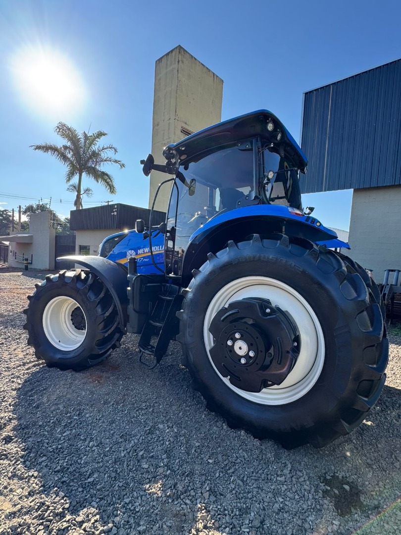 TRATOR NEW HOLLAND T7 260